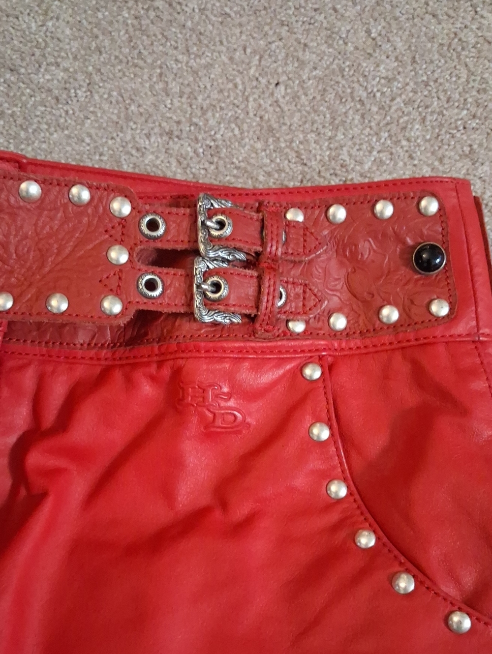 Vintage 2-Piece Harley-Davidson Red Studded Leather Jacket/Pants Set. 2003 (M) - Picture 6 of 16